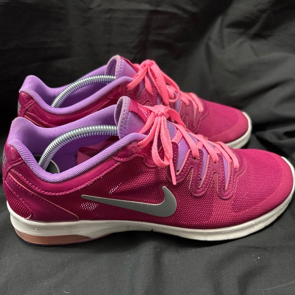 Nike Women's Air Max Fusion Fuchsia and Lavender Sneakers - Picture 5 of 9
